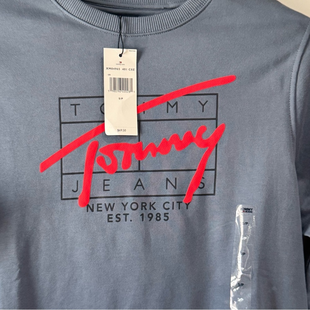 Tommy Hilfiger Men's Blue Crewneck Sweater with Red Graphic - Picture 2 of 7